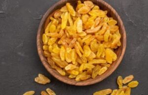सेहत के लिए अमृत है किशमिश! जानिए रोज़ाना खाने के 10 जबरदस्त फायदे