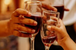 सिर्फ वीकेंड पर शराब पीना भी खतरनाक! जानिए कैसे धीरे-धीरे डैमेज हो सकता है लिवर